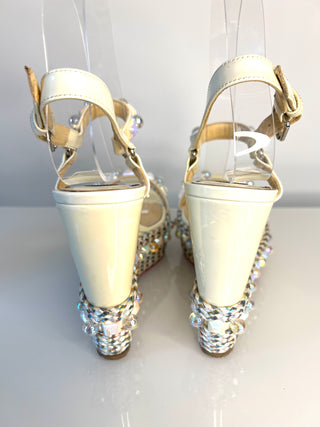 Christian Lououtin Cataconico Pearl Ivory Patent Leather Wedge Sandals 38 UK5