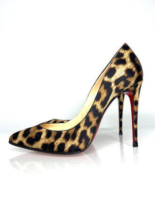 Leopard print high-heeled shoe on a white background