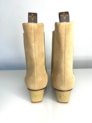 Louis Vuitton Beige Suede Chelsea Ankle Boots – Size 38.5 / UK 5.5