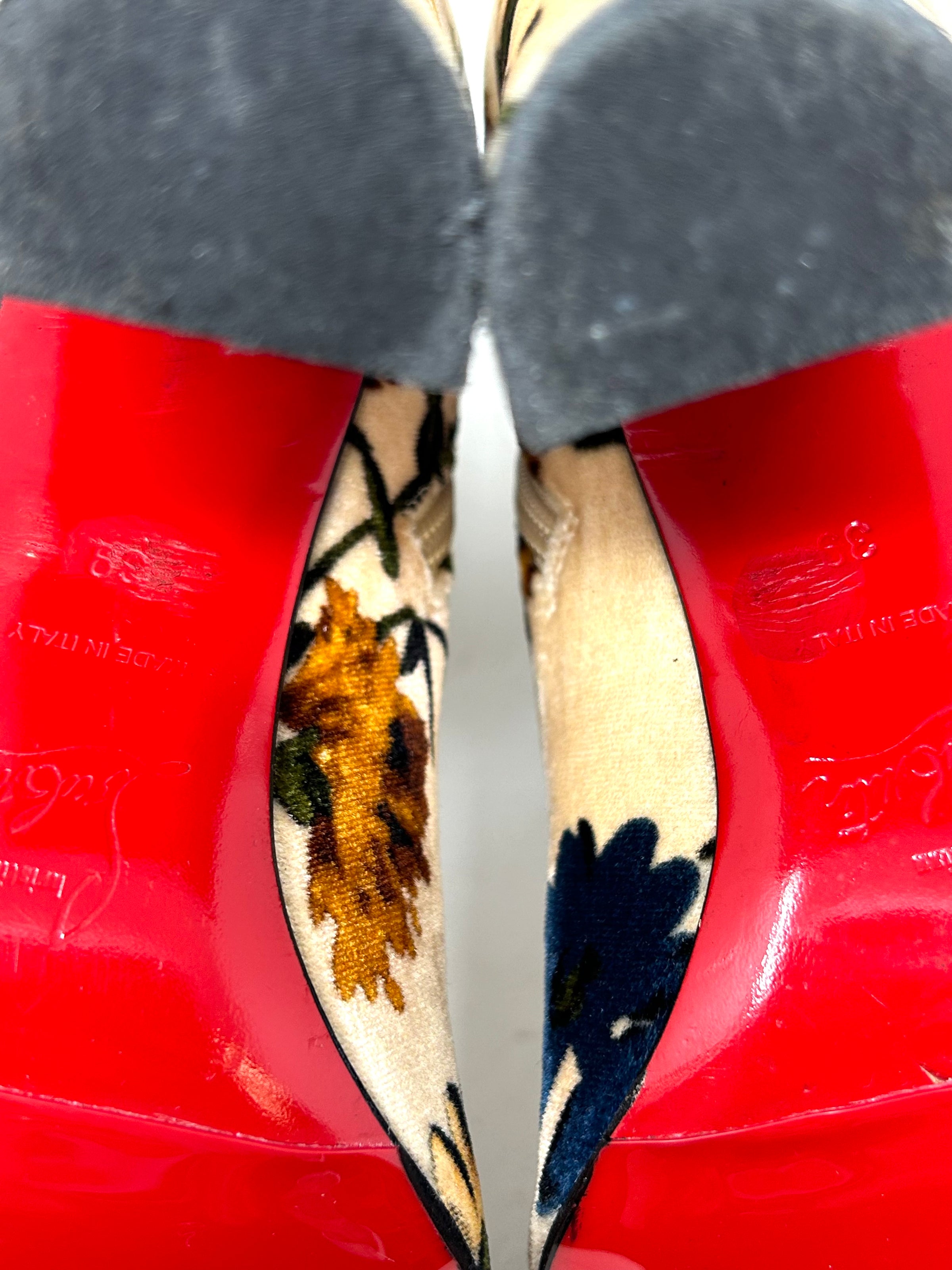 Christian louboutin hot sale moulamax bootie