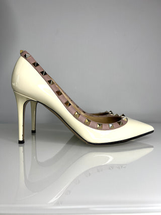 Valentino Rockstud White glossy leather pointed toe heeled pumps.