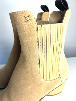 Louis Vuitton Beige Suede Chelsea Ankle Boots – Size 38.5 / UK 5.5