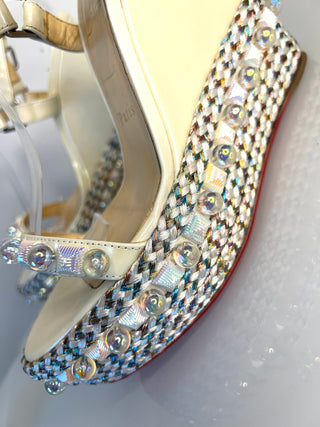 Christian Lououtin Cataconico Pearl Ivory Patent Leather Wedge Sandals 38 UK5