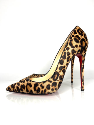 Leopard print high-heeled shoe on a white background