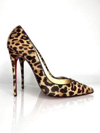 Leopard print high-heeled shoe with red sole on a white background