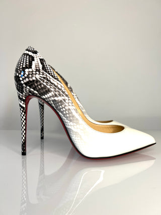 High-heeled shoe with snake print and white body on a reflective surface