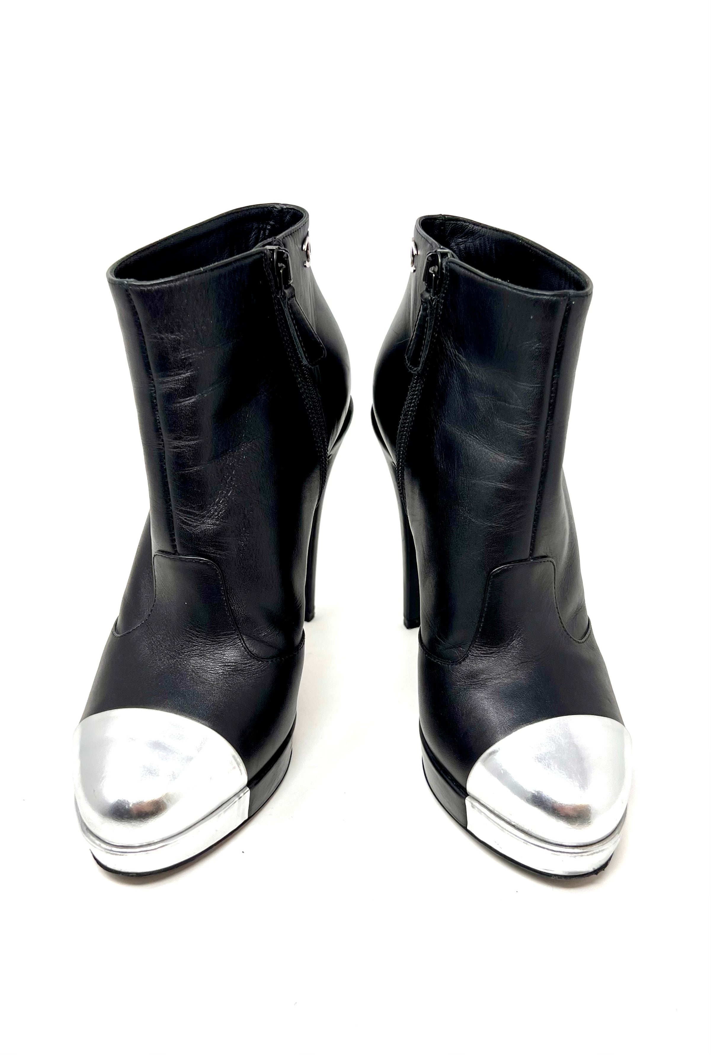 Christian Louboutin Big Lips Booty Black Leather Ankle Boots 39 UK